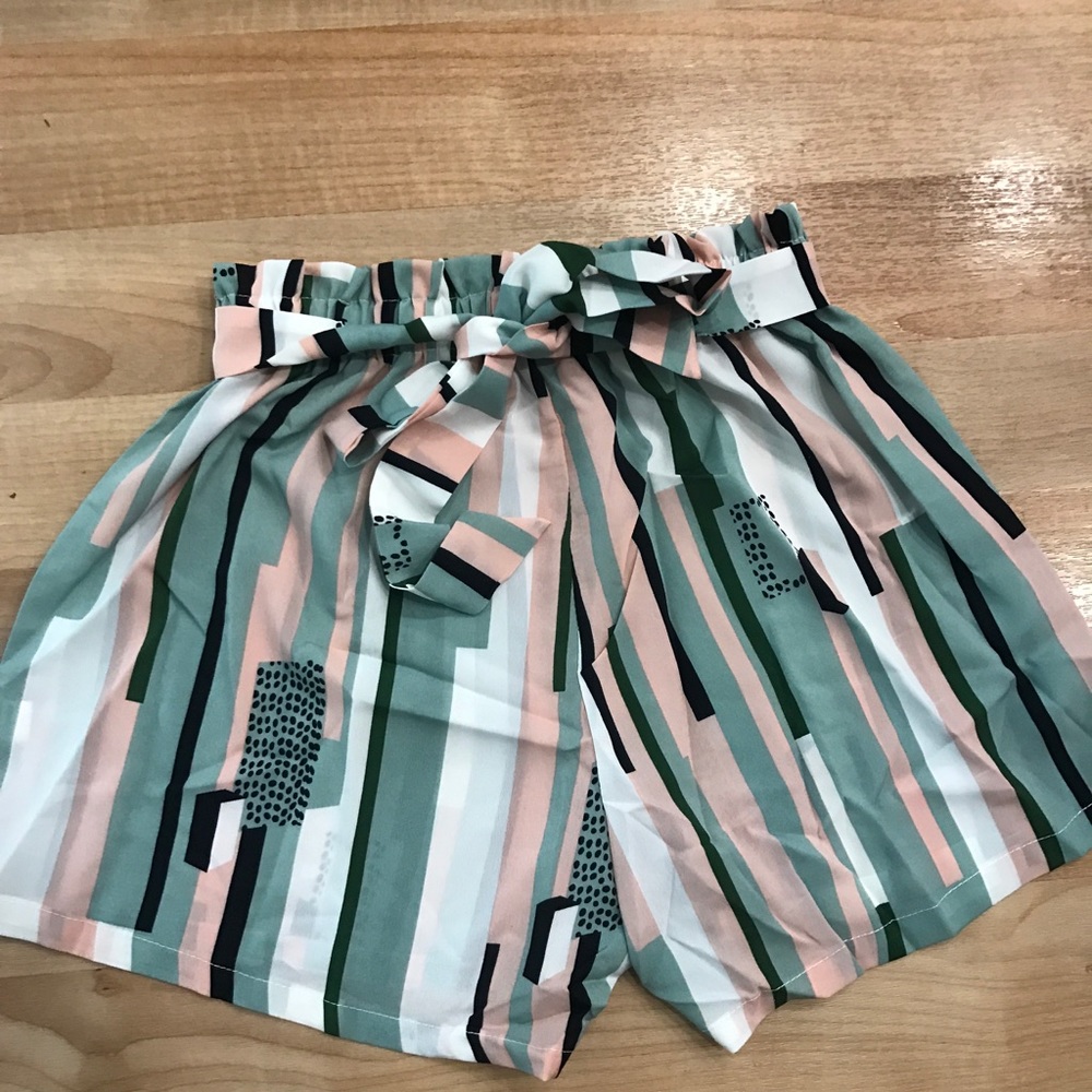 Last Pair! NEW Striped Summer Pull on Shorts - Picture 2 of 3